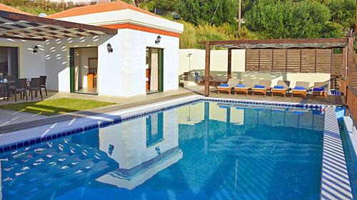 Parelia Villa | Άρκτος ΟΕ
