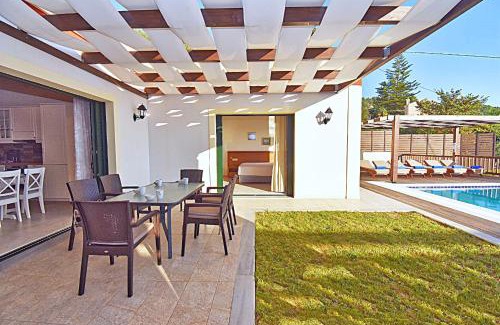 Parelia Villa | Άρκτος ΟΕ