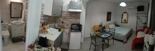 Saronida Apartment | Παραθαλάσσιο στούντιο με κήπο