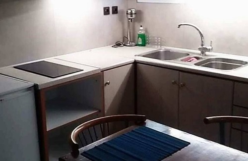 Ilioupoli Apartment | Το Calma apartment έχει θέα στον κήπο και διαθέτει βεράντα και μπαλκόνι.