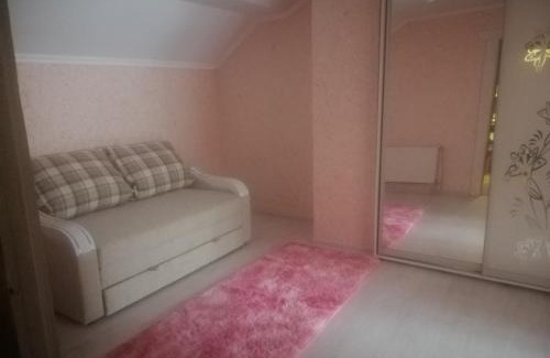 Tatariv House | Гостинний двір у Ангеліни