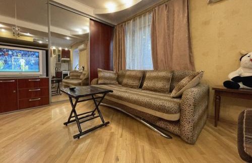 Shevchenkivs'kyi District Apartment | Двухкомнатная Политех-Охматдет