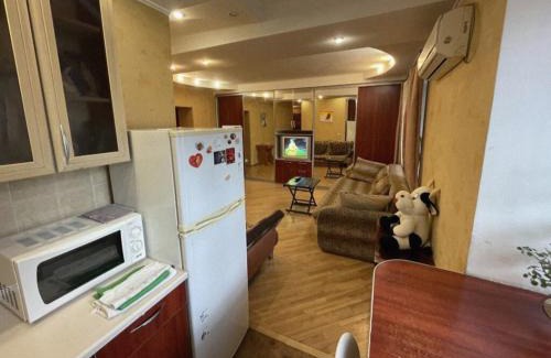 Shevchenkivs'kyi District Apartment | Двухкомнатная Политех-Охматдет
