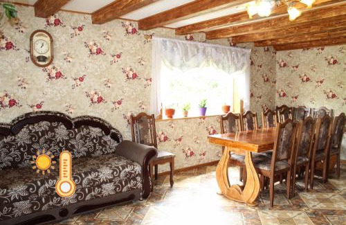 Yablunytsya House | У Василини