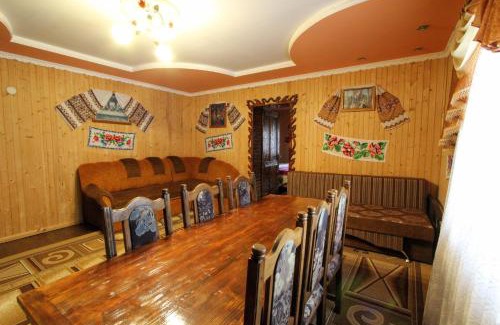 Yablunytsya House | У Василини