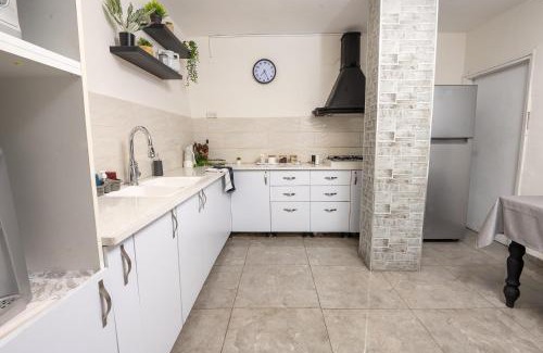 Safed Old City Apartment | במרומים - הבית שלכם בצפת העתיקה Bameromim - Your Home in the Old City