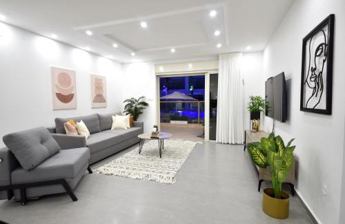 Eilat Apartment | דירת גן על שפת הבריכה