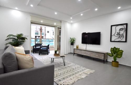 Eilat Apartment | דירת גן על שפת הבריכה