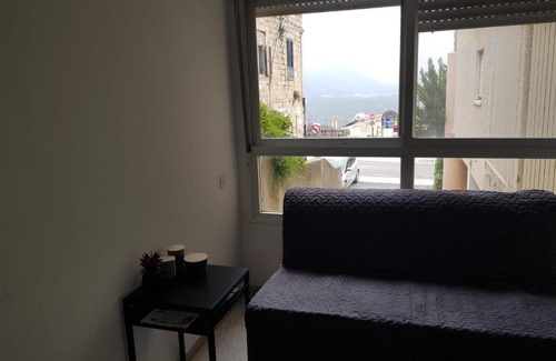 Safed Old City Apartment | דירת נופש בוטיק - נוף לרבי שמעון