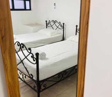 Safed House | צימר בצפת, מרווח ושקט, חצר גדולה, מיועד לשומרי שבת, ישנן שתי מיטות רגילות ועוד שתיים מתקפלות, ארבע מיטות סך הכל