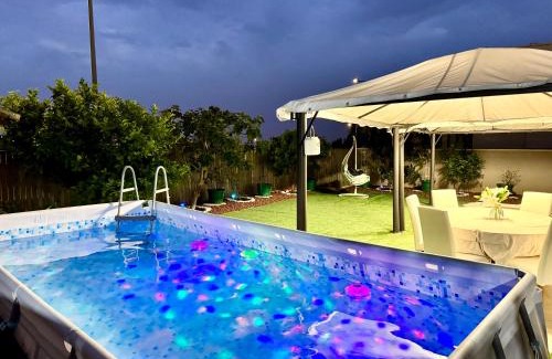 Gidona Apartment | שלווה בגלבוע- וילת בוטיק 8 חדרים מפנקת- עם ג'קוזי ובריכה