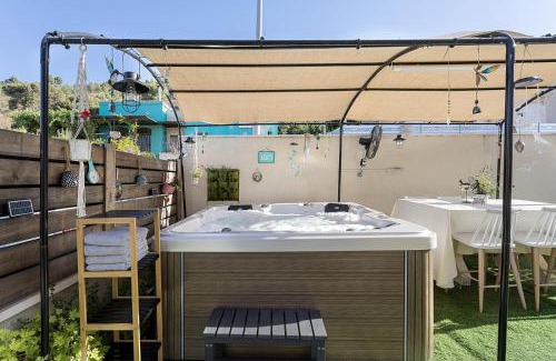 Gidona Apartment | שלווה בגלבוע- וילת בוטיק 8 חדרים מפנקת- עם ג'קוזי ובריכה