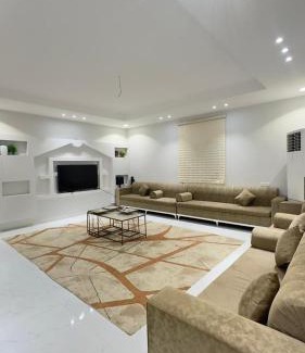 Al Bahah Ski Chalet | شاليه مون لايت المخواة