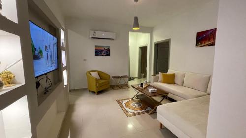 Hera Street Apartment | شقة غرفتين دافئة مفروشة للايجار 18
