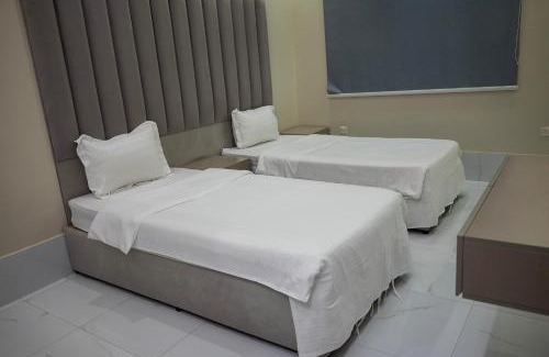 Riyadh Hotel | شقق أهلين خمسة للشقق المخدومة