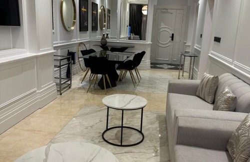 Ash Shati Apartment | شقّه باأطلالة بحرية برج داماك