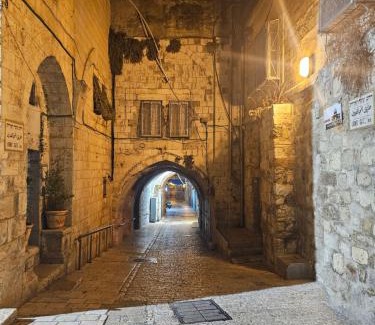 Old City Apartment | غرفة