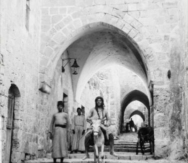 Old City Apartment | غرفة