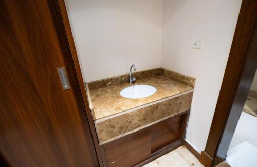 Al Aziziyah Hotel | فندق زاد الرحمة محبس الجن خلف مسجد ابن باز مكة