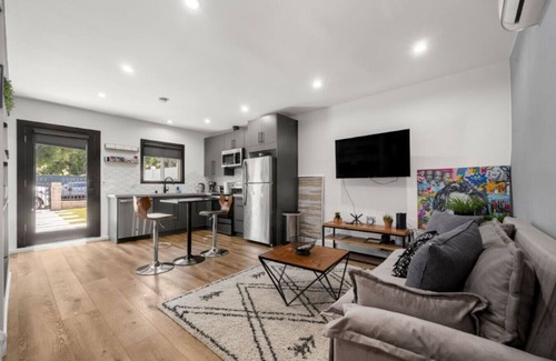 Woodland Hills House | ৎ୭ Clarendon Hideaway ৎ୭