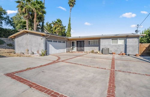 West Hills House | ৎ୭Middlebury Heightsৎ୭heated poolJacuzi games&more