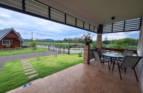 Suan Phueng Resort | บ้านน้ำผึ้ง