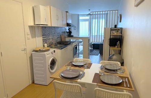 Saintes Apartment | ღ Hubble Au cœur de Saintes, Spacieux & Wifi