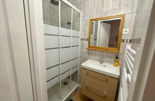 Saintes Apartment | ღ Hubble Au cœur de Saintes, Spacieux & Wifi