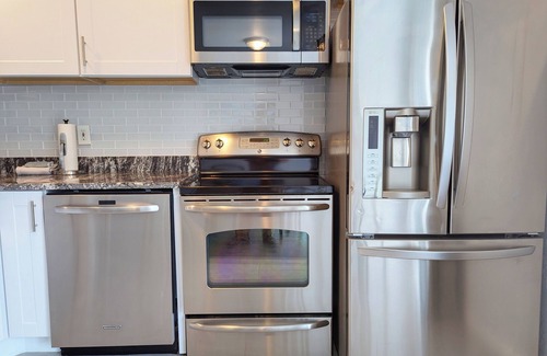 Cheyenne Meadows House | ᨒStylish 4BR/Movie Lounge/10 min to Ft Carsonᨒ