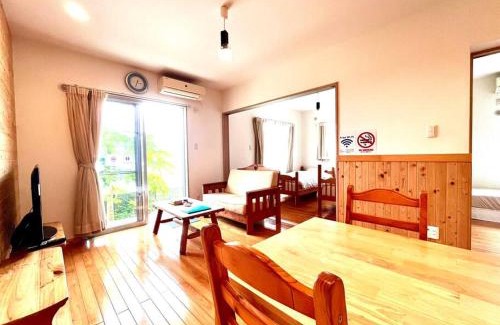 Okinawa Apartment | お子様連れ&動物好き大歓迎！産みたての卵を収穫体験できる宿