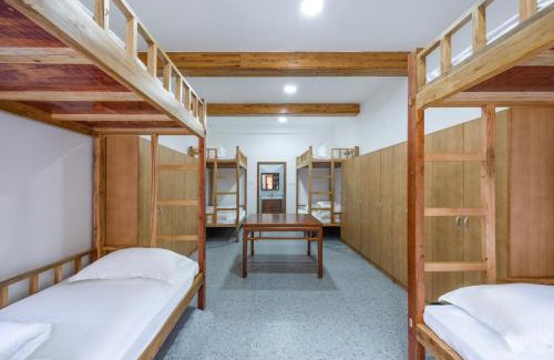 Wulingyuan House | 张家界熊风艺术园森林有约民宿