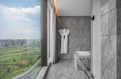 Shuangliu District Hotel | 成都怡心湖日航酒店