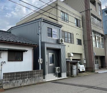 Fukui House | 新築 福井駅徒歩20分 民泊 eclat エクラ 松本 Ｂ号室