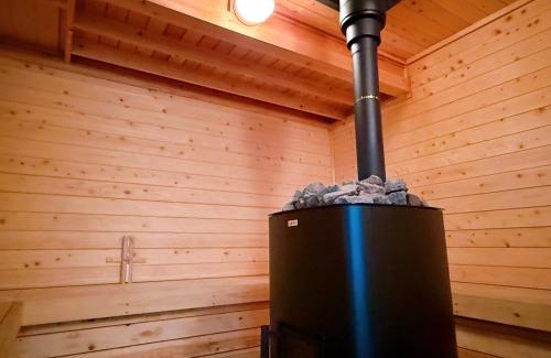 Tsuru House | 森のぽつんとリゾート貸切Villa 最大10名 都心から90分 10人inプライベートサウナ 雨でもBBQ にぎわいOK 完全プライベート空間