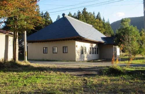 Inawashiro House | 民泊くま - 絵画の宿