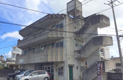 Yamachi Apartment | 沖縄ライフインゼファー Okinawa Totoro House