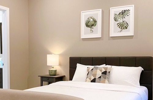 Logan Square Apartment | 西江月 | Shine Muscat Studio at City Hall