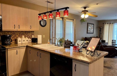Table Rock Condo | ꕥScenic Pond Views ♕Queen Beds ꕥSpacious End Unit