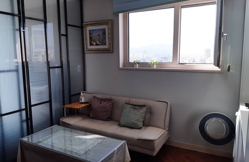 Sokcho Apartment | 관광 1번지인 속초관광수산시장, 아바이마을 등 유명관광지를 도보로, 바다와 호수 및 산의 뷰를 동시에 감상할 수 있는 주니어스위트룸