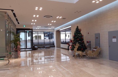 Sokcho Apartment | 관광 1번지인 속초관광수산시장, 아바이마을 등 유명관광지를 도보로, 바다와 호수 및 산의 뷰를 동시에 감상할 수 있는 주니어스위트룸