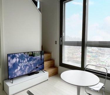 Chongp'o Apartment | 여수 나나하우스