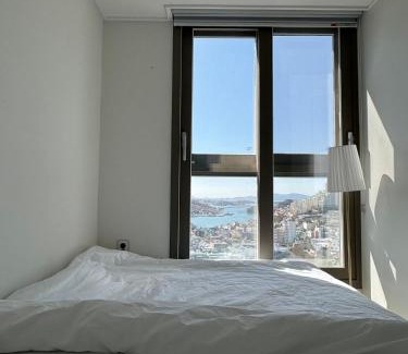 Chongp'o Apartment | 여수 나나하우스