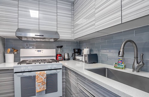 Waikiki Condo | 0.1 mile to Waikiki Beach-Renovated 2B/2B Condo/Free Parking