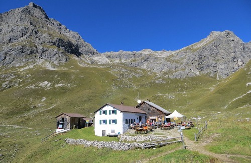 Mittelberg Apartment | 003 Cozy 2-4 person apartment; 100 meters to slopes /lift. indoor pool, sauna