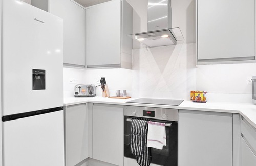 Shepperton Apartment | 01 - Crown Place 2 Bedroom Luxury Apartment