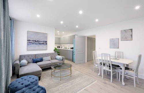 Yiewsley Apartment | 01 - Luxury 2 Bed Apt. Free Parking, West Drayton