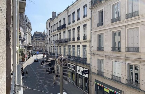 Centre Ville Apartment | 020 CHIC & COSY GRAND APPART 57m2 HYPERCENTRE WIFI SMART TV NETFLIX