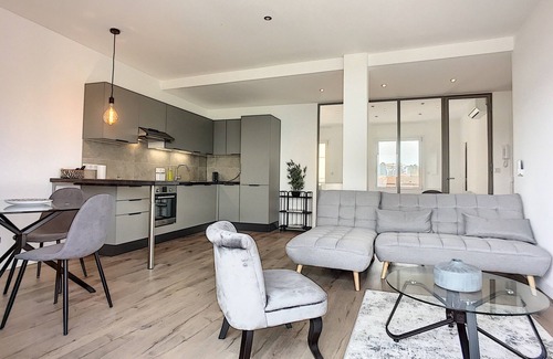 Antibes City Centre Apartment | (027) L'ilette Sea View