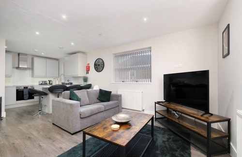 Shepperton Apartment | 03 - Crown Place 3 Bedroom 2 Bathroom Apartment
