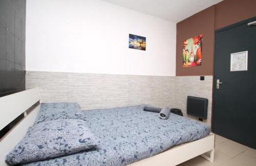 Saint-Denis Bed & Breakfast | 04 - Chambre avec lit double proche Paris et transports WIFI